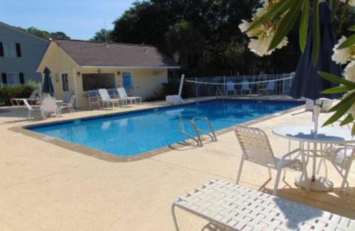Demere Park House | A13 Pool view, easy access MGR American Dream