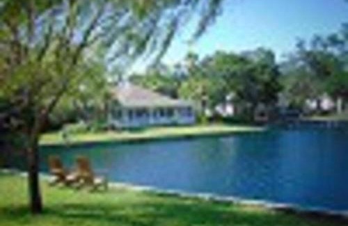 Demere Park House | A13 Pool view, easy access MGR American Dream