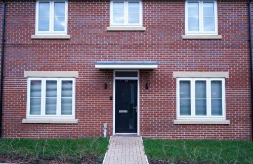 Peterborough Apartment | A1M Hampton Height New Entire 4bed House PE7 8SN