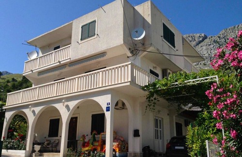 Omis Apartment | A2 - apt w patio, just 3 min walking to the beach