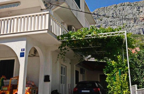 Omis Apartment | A2 - apt w patio, just 3 min walking to the beach