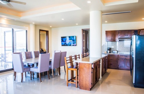 Kino Nuevo Condo | A2. Luxury Condo for 6 + Beachfront + Parking