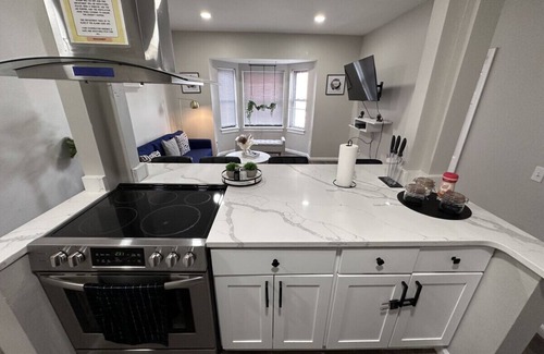 Allentown Apartment | A203 · A-Town’s Finest Modern apt - Free parking