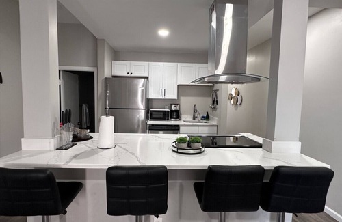 Allentown Apartment | A203 · A-Town’s Finest Modern apt - Free parking