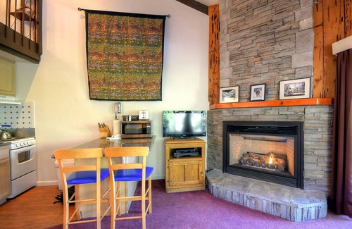 Yosemite West Condo | (A207) Loft Condominiums