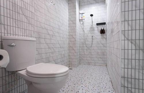 Silom Apartment | A3 Large Room, Full Facilities