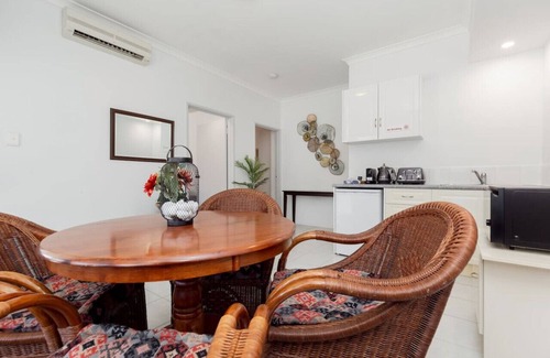 Connolly Apartment | A3 - Modern Apt w/Free Parking + Private Bathroom