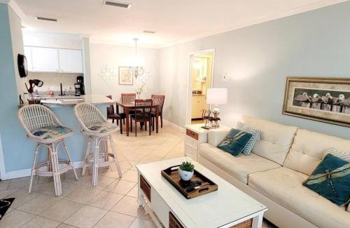 Demere Park House | A3 tile floors pet friendly easy access downstairs faces nice grassy area Close to pool