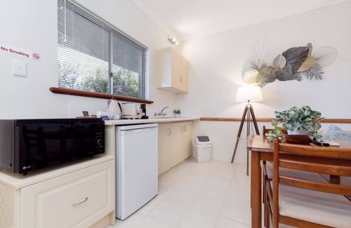 Connolly Apartment | A4 - Deluxe 1 bedroom, 1 bathroom apartment!
