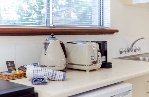 Connolly Apartment | A4 - Deluxe 1 bedroom, 1 bathroom apartment!