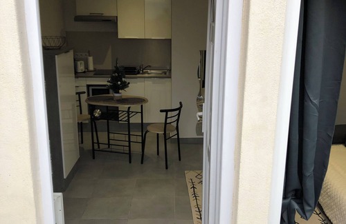 Gagny Apartment | A5 minute train station with all amenities nearby