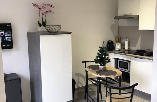 Gagny Apartment | A5 minute train station with all amenities nearby