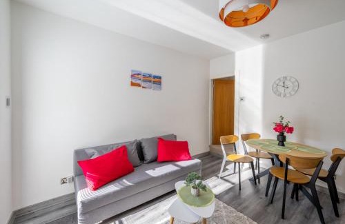 Stoke-on-Trent Apartment | A50 Apartments Stoke - 3 Bedrooms - 3 Bathrooms incl 2 ensuites house