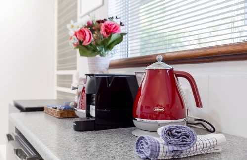 Connolly Apartment | A6 - Work-from-home haven | free WIFI | 1BR!