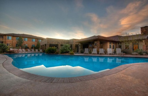 St. George Apartment | A7-Sierra Sky-Ground Floor 3-bedroom Hillside View