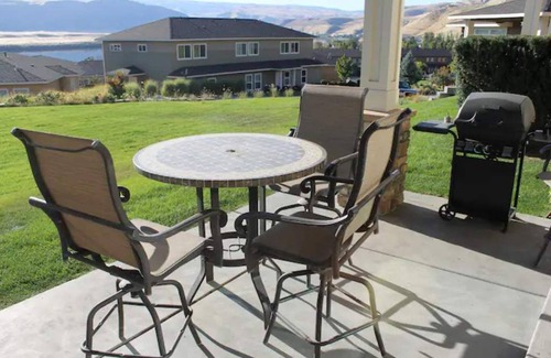 Quincy House | A75- Sharp 2BD/2Bath w/loft/hot tub Sunserra Gorge