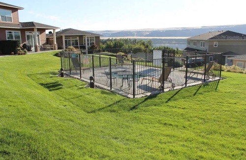Quincy House | A75- Sharp 2BD/2Bath w/loft/hot tub Sunserra Gorge