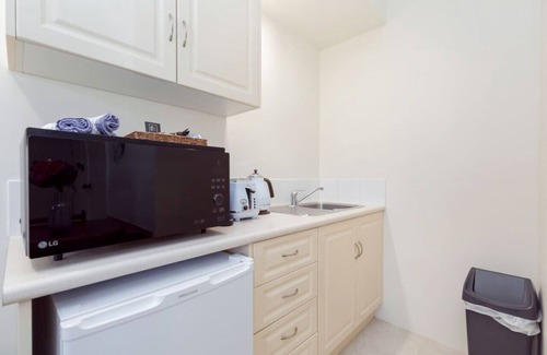 Connolly Apartment | A8 - Enjoy a romantic weekend at cozy studio apt.