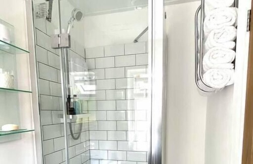Aylesbury Apartment | AA Stay Ltd. Home Away from Home Retreat