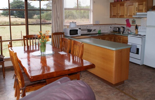 Promised Land Cottage | AAA Granary Accomm - T-tree 3 bedroom Cottage