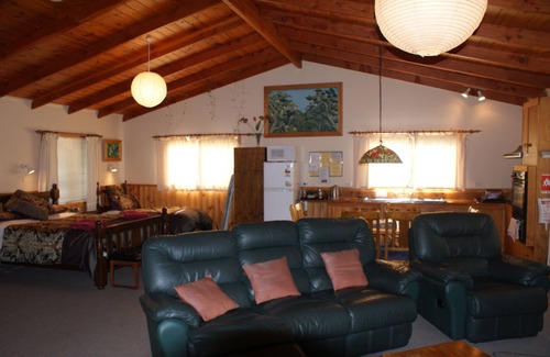 Promised Land Cottage | AAA Granary Accommodation