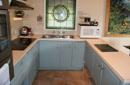 Promised Land Cottage | AAA Granary Accommodation
