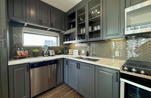 Uptown Apartment | AAC Stars, Mavs, Dallas, TX/free parking