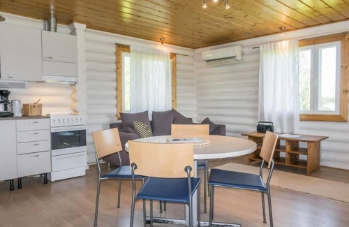 Pyhasalmi House | Aamunkoin rantatupa by Interhome