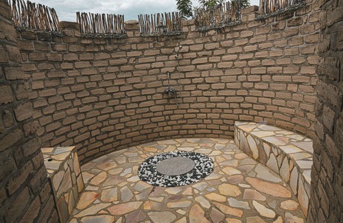 Kasese Hotel | Aardvark Safari Lodge