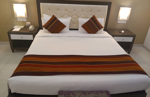 Sanand Hotel | Aarohi Starz Club