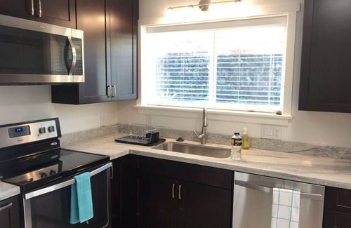 Keaukaha House | Aaron's Beach House - NEWly Renovated Private home with a 5 min walk to beach