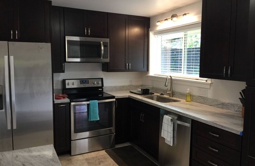 Keaukaha House | Aaron's Beach House - NEWly Renovated Private home with a 5 min walk to beach