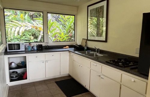 Keaukaha Hotel | Aarons Cottage