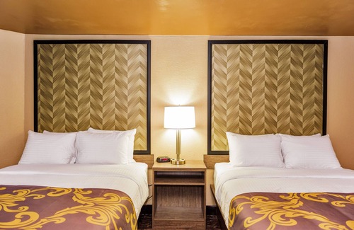 Niagara Falls Hotel | AArya Hotel By Niagara Fashion Outlets
