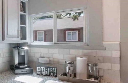 Government Hill House | AAV Home Unit A-New!Adorable 2BR Near Fort Sam/Pearl/DT