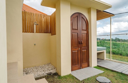 Pererenan House | Aaya - 8 Min To Beach, Radiant Villa w/Rice Field & Sunset Views