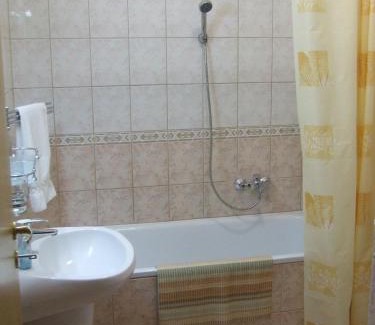 Sarvar Apartment | Aba és Andrea Apartmanok