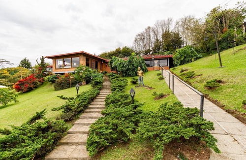 Llanogrande House | ABADENGO Beautiful and charming chalet in the mountains