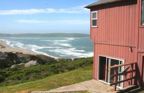 Dillon Beach House | Abalone Alcove! Hot Tub! Pool Table! AMAZING VIEWS! Fast WiFi! Dog Friendly!