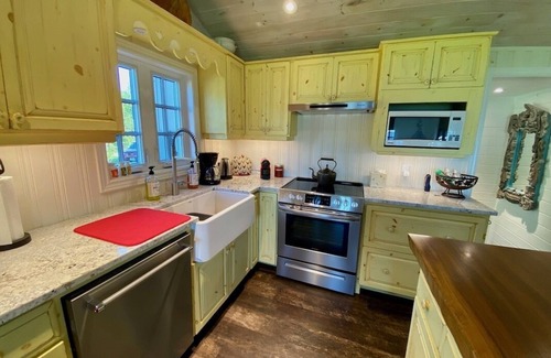 Lakefield Cottage | Abalone Cottage