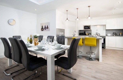 Muston House | Abalyne Beach House - Beautiful beachhouse - Sea views throughout, modern, brigh