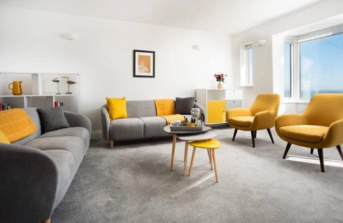 Muston House | Abalyne Beach House - Beautiful beachhouse - Sea views throughout, modern, brigh