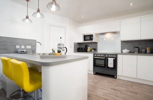 Muston House | Abalyne Beach House - Beautiful beachhouse - Sea views throughout, modern, brigh