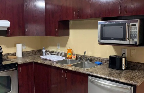 Hull Condo | Abanico Apartment by Gatineau Park - long staysnn