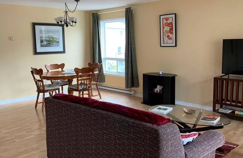 Hull Condo | Abanico Apartment by Gatineau Park - long staysnn