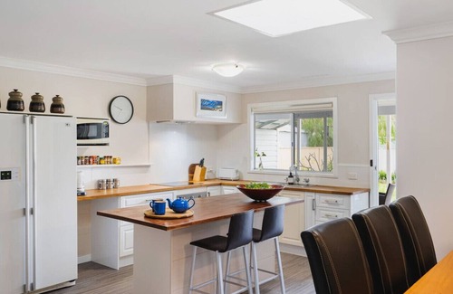 Abbey House | Abbey Bay Cottage - Pet Friendly, Wifi, Busselton