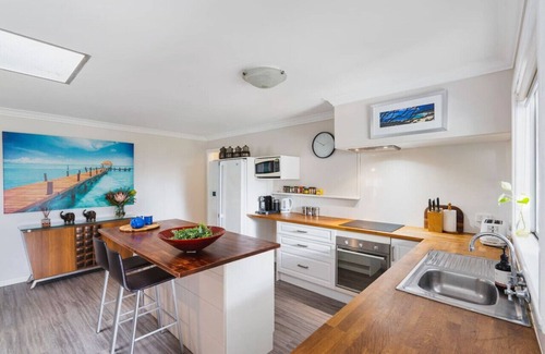 Abbey House | Abbey Bay Cottage - Pet Friendly, Wifi, Busselton