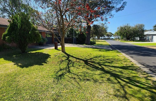 Abbey House | Abbey Beach Cottage, Busselton - By The Beach - Pet Friendly