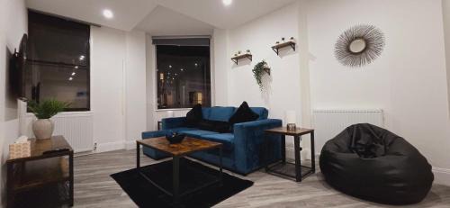 Reading City Centre Apartment | Abbey Corner by Nivaas 2-Located in the heart of the city centre-5 minute walk to train station-20 minutes to London via train