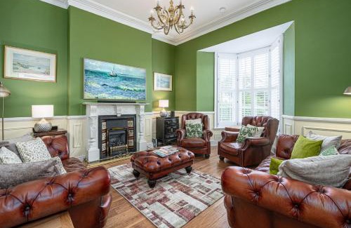 Llandudno House | Abbey Lodge, Llandudno - Period Townhouse, 5 bedrooms & bathrooms, with Hot Tub & Private Parking